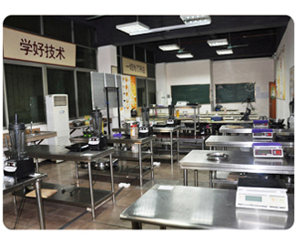 刘清烘焙培训学校一流的硬件设备
