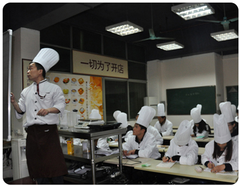 刘清烘焙培训学校最先进教学机器设施