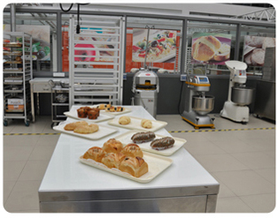 刘清烘焙培训学校最先进教学机器设施