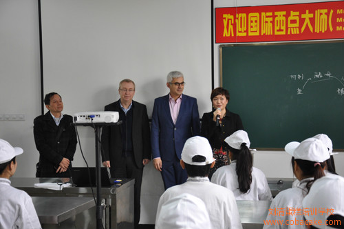 国际糕点大师进驻刘清课堂，刘清广州西点培训学校国际课室全面开启了