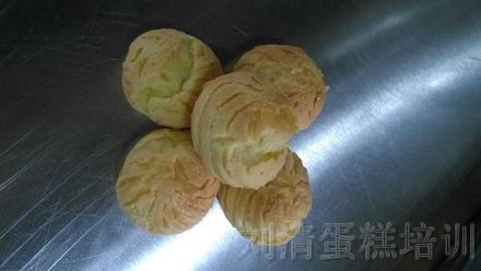 幸福的味道就是广州烘焙学校的奶油泡芙