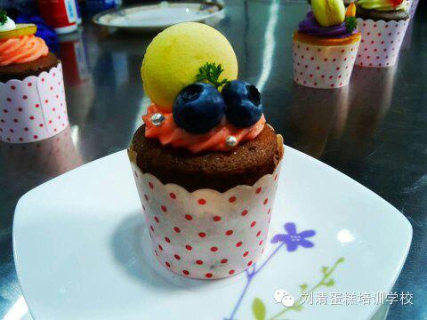 与刘清在一起! 创造蛋糕学校的美味甜点!