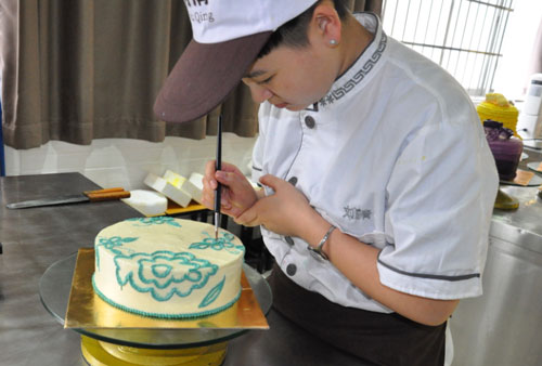 想要学成最新最全的蛋糕技术，就在刘清西点培训班