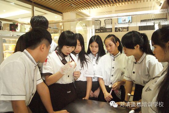 刘清西点培训学校的快乐时光，雷婷婷老师与她的学生们！