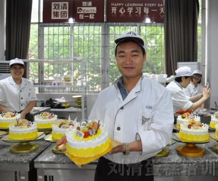 生日怎么过？来刘清广州蛋糕培训学校学做蛋糕为自己送祝福