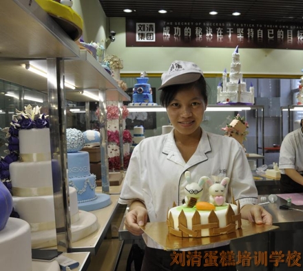 佛山蛋糕培训学校学不到的翻糖，在刘清蛋糕学校可以！