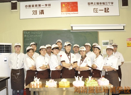 佛山蛋糕培训学校学不到的翻糖，在刘清蛋糕学校可以！