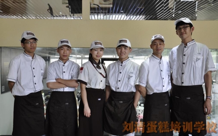 在刘清广州烘焙培训学校，没有失败的马卡龙！