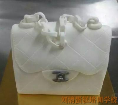 听说，刘清广州蛋糕培训学校不做蛋糕卖包包？