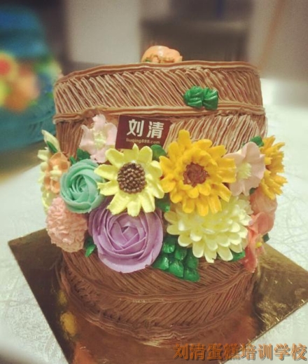 在刘清学蛋糕，你也能做出这样美丽的蛋糕！