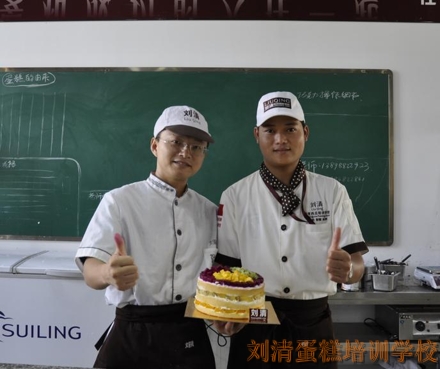 每天有5万人买蛋糕  刘清学校有你的菜！