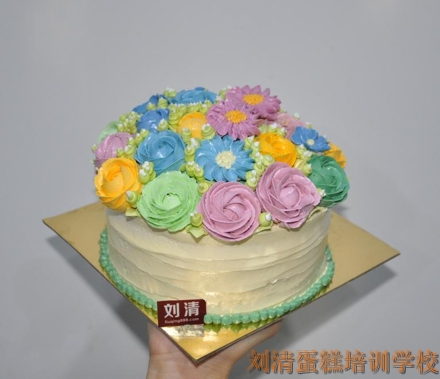 刘清蛋糕裱花学习班的作品比比谁更美？