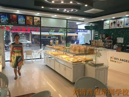 哪里学做蛋糕最好 后悔知道的太晚了 开这样的蛋糕店想不赚钱都难！