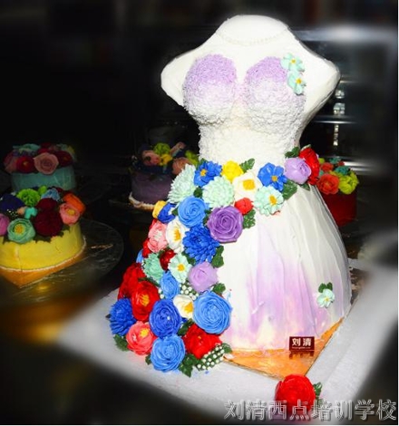 【惊呆】妈呀！这么美的婚纱你确定是韩式裱花培训蛋糕？