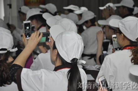 别浪费钱了！大家都在抢报这西点培训学校的免费开店课程！