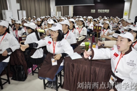 【美炸天】收割美女，我只服这西点培训学校的开店课程！