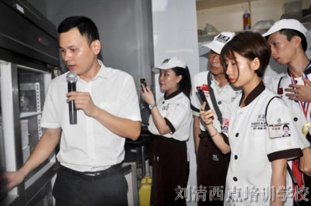 隔壁西点店在西点培训学校就学了1招，竟赚得让人傻眼了~