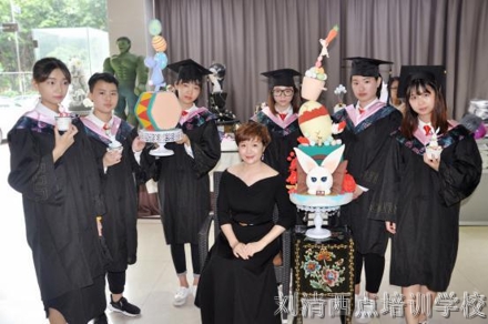 在广州西点学校刘清毕业了，我们舍不得走，因为这里有您们