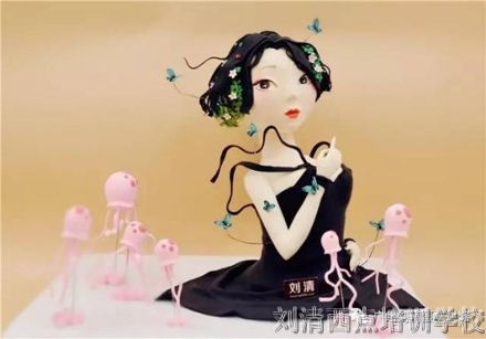 作家林语堂爱情版翻糖蛋糕走红！这是一个有故事的翻糖蛋糕，您有酒吗？