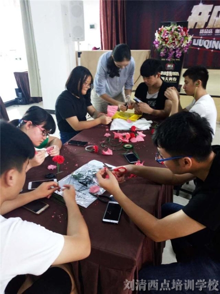欢迎新同学，加入刘清西点蛋糕学校欢乐大家庭！