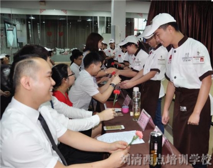 欢迎新同学，加入刘清西点蛋糕学校欢乐大家庭！