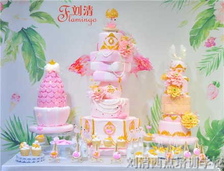 蛋糕西点培训学校ins网红火烈鸟甜品台,婚礼上最流行的趋势