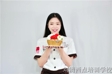 这美女学员的朋友圈太美了，因2组韩式裱花蛋糕迅速走红！